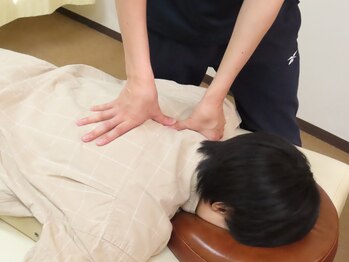 本通北8整骨院/痛みを確認しながら施術します！