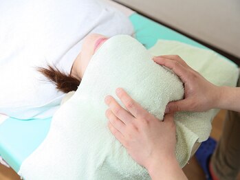 天美オアシス整骨院の写真/スマホやPCで頭～首肩にかけてお疲れの方必見!】【当院NO1人気コース】極上ヘッド＋骨盤/姿勢矯正70分¥5800