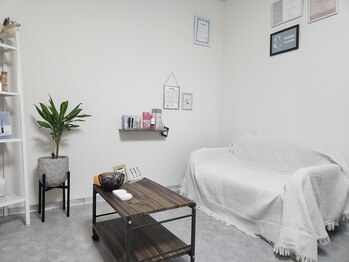 イーネ(e_ne)/サロンの内観