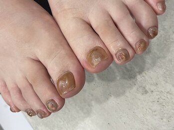 ナッティ(natti)の写真/垢抜けお洒落可愛いニュアンスフットネイルで気分アップ♪