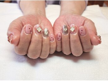 ピンクガーリーネイル