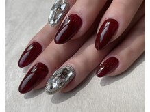 艶感たっぷりの美フォルムネイルが自慢