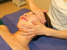 歴20年の小顔&美肌スペシャリストが丁寧に施術♪