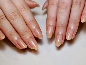 オフィスでも馴染むネイル