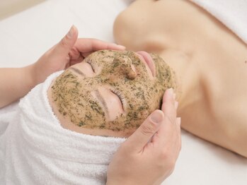 ブランリス(Blanclis)の写真/年齢を重ねるごとに気になるホウレイ線・たるみを改善！ハーブでリフトアップとマイナス年齢肌を叶えます♪