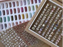 ワイワイディーエス(YYDS)の雰囲気(単色・ラメ・マグなど600色以上で充実!パーツも盛りだくさん◎ )