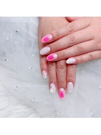 ピンクの大人可愛いネイル