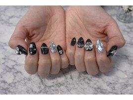ブラックビジューワンホンネイル