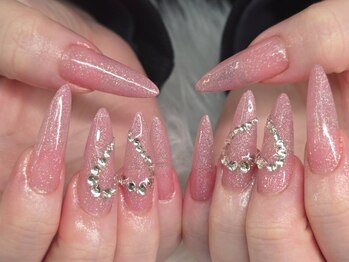 nail atelier Amuletの写真/長さ出しで理想のフォルムに◎持ち込みデザインOK♪痛ネイルや推し活ネイルなどこだわり再現に自信あり！
