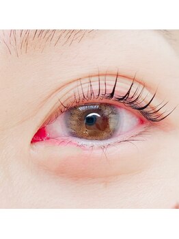 リ アイズプラス(RE EYES +)/リフトカールでぱっちりお目元に