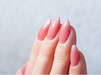 シャーナネイル(SHA-NA NAIL)の写真/お爪の負担を最小限に…定期的なお付け替えで、お爪も健やかに◎付け替えオフ無料で何度でも通いやすい♪