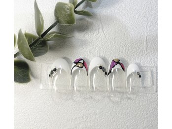 ドットビー(.Bee)/幾何学フレンチネイル