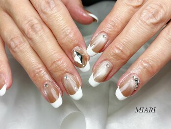 ミアリ(MIARI)/マグネット×フレンチネイル