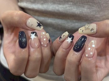 Momo限定Y2Kネイル