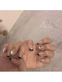 ビューティームーン(beauty moon)/黒フレンチ×ビジュー