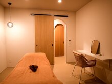 キレイなサロン内でリラックスして施術が受けれます。完全個室♪
