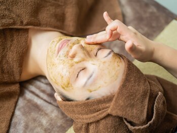 ひっそり美肌構築の写真/肌荒れや毛穴の悩みに◎ハーブピーリングと水玉リジュラン導入のモニター３回券が３０％オフとお得です★