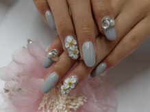 ネイルサロンミキ 横浜(MIKI)/手描きフラワー3D花パールグレー
