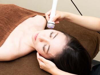 サロンイトウ(Salon Ito)の写真/ハイパーナイフで徹底小顔へ導く♪自分のペースで理想のフェイスラインを叶える！