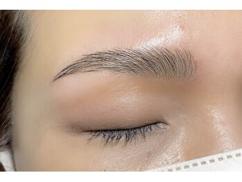 イーアンド アイズビューティー(e& eyes beauty)/HBLでイマドキ眉に★