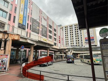 バスロータリーを左へ