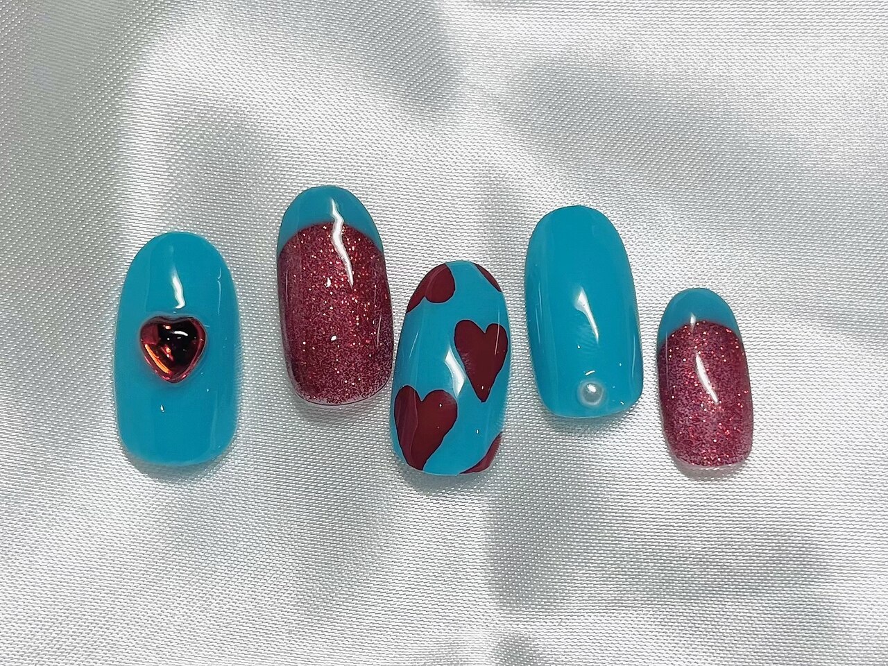 2025年-2026年冬トレンド】ターコイズ フレンチのネイルデザイン集