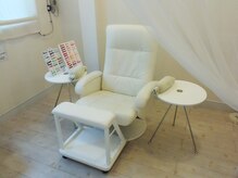 ネイルサロン フェリーク(nail salon Feerique)の雰囲気（フットはリクライニングチェアでゆったりと♪）