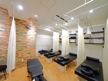 シンジュクの鍼灸整骨院(Shinjukuの鍼灸整骨院)/西新宿【Shinjukuの整骨院】