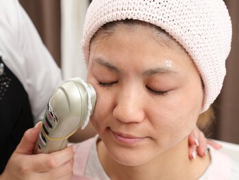 すっぴん美肌革命/仕上げは美顔器でパックを導入