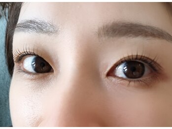 十季月(トキツキ)/長さを活かした上まつ毛カール