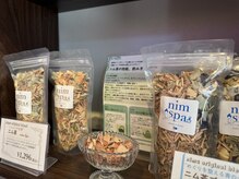 ニムサウナ(nimsauna)の雰囲気（サウナ中に飲んでもらうハーブティも販売しています！）
