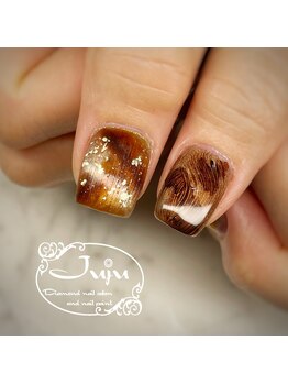 ジュジュ(Juju)/ハケ跡が大人っぽいべっ甲ネイル