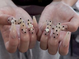 Momo限定ドットネイル