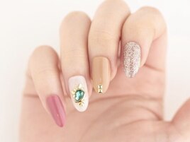 キラキラビジューネイル