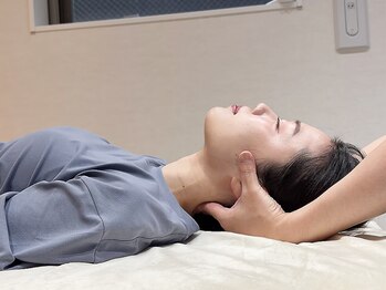 アジャイルライフ 大森山王院の写真/ガチガチの首肩・スマホ首に！深層筋肉へ的確にアプローチする独自の姿勢改善整体で羽が生えたような軽さに