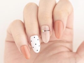 大人可愛いオフィスネイル