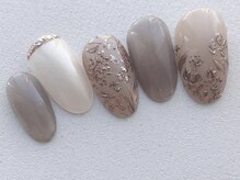 ヴィヴィアン ネイル(Vivian nail)/大人気メタリックフラワーネイル