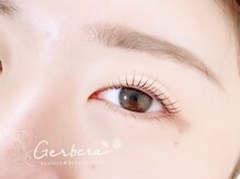 ガーベラ(Gerbera)の雰囲気（『いつも上がりにくい』を解消！綺麗に長持ちなまつげパーマ♪）