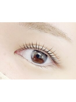 ナチュラル上品な目元にしたい