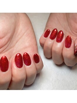 透けツヤ×レッドラメの旬ネイル