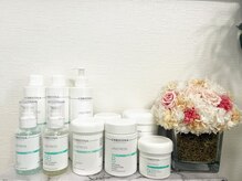 スリー(THREE)/CHRISTINA