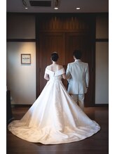 バイオレット/後ろ姿が映える、憧れの天使の羽