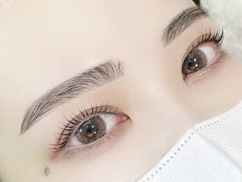 ベルム 六本木店(BELME)の写真/眉毛とまつ毛はセットで決まる｜美眉スタイリング（毛量調整込み）＋パリジェンヌラッシュリフト◎