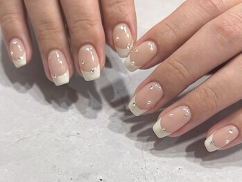 スワローネイルアイ(swallow nail eye)/フレンチ×ストーンネイル