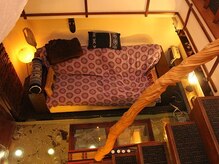 アジアンブリーズ 三宿店/大きなソファーで一息