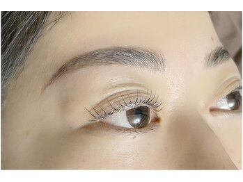 ビープラス(Biplus)の写真/【モチの良さが自慢】まつげパーマ/眉毛パーマ/眉毛ワックスでお客様に合わせた綺麗な目元を叶えます♪