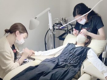 バタフライジュエル 本店(ButterflyJewel)の写真/忙しいあなたへ☆ネイルとエクステ同時施術で叶える、理想の時短ビューティー体験！
