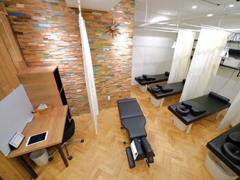 シンジュクの鍼灸整骨院(Shinjukuの鍼灸整骨院)/西新宿【Shinjukuの整骨院】