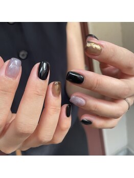 リリ ネイルアンドアイラッシュ(LiRi nail&eyelash)/ブラック×ゴールド×グレー