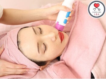 エン クリニカルラボ 心斎橋店(E&N CLINICAL LABO)の写真/【小顔リフトサーマクール★ピーチサーマ/単品¥15,000】で自分史上最高のお肌へ！鏡を見るのが楽しみに…＊